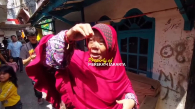 Tak Diberi Nasi Kotak, Emak-Emak Ngamuk di Lokasi Kebakaran Plumpang
