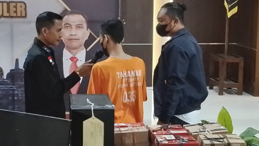 Polda Jawa Tengah menangkap pencurian data pribadi.