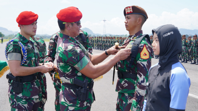 VIVA Militer: Danjen Kopassus Mayjen Iwan Setiawan tutup Pendidikan Para Dasar