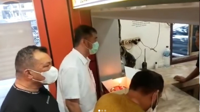 Kecewa, 4 tahun laporan tak selesai, pria di Medan kasih kue ultah ke polisi