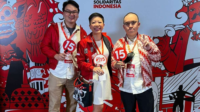 Politikus PSI Francine Widjojo (tengah).