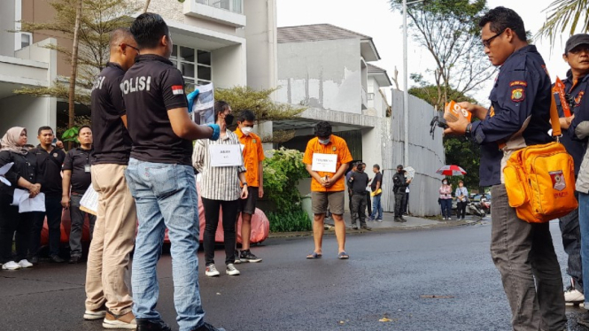 Polisi gelar reka adegan atau rekontruksi kasus penganiayaan Mario Dandy Cs kepada David Ozora.