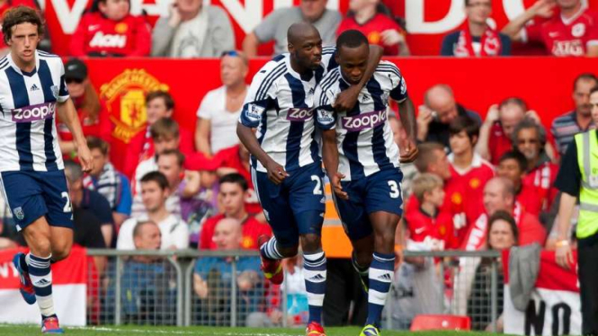 Saido Berahino rayakan gol ke gawang Manchester United