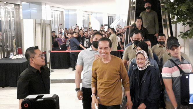 Presiden Jokowi nonton konser Deep Purple dan God Bless.