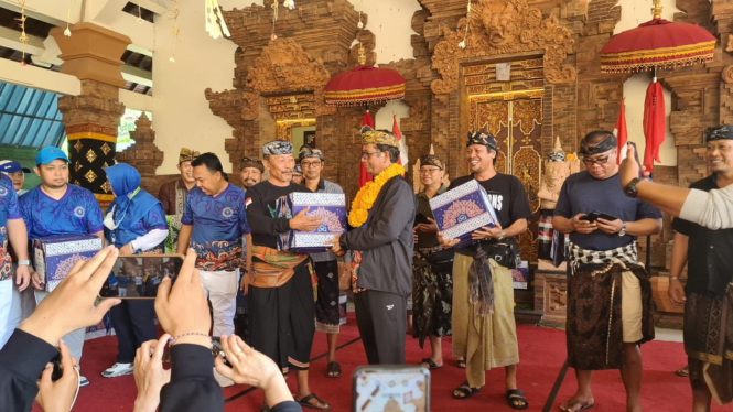 Mahfud MD bersama Pengurus Ikatan Keluarga Alumni Universitas Islam Indonesia