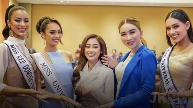 Poppy Capella dan Miss Universe