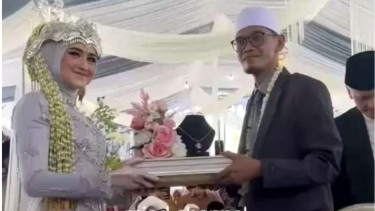 Ustadz Tile dan Istri