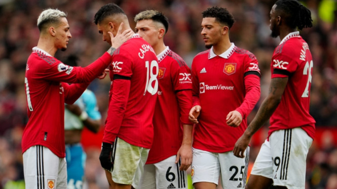 Antony dan Casemiro saat MU melawan Southampton
