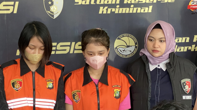 Dua wanita cantik live bugil di medsos ditangkap polisi