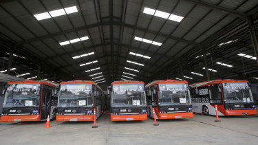 Serah Terima Bus Listrik VKTR
