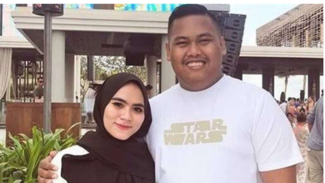 Ajudan Pribadi dan Istrinya