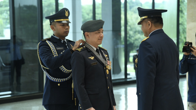VIVA Militer: KSAU anugerahkan Bintang Swa Bhuwana Paksa Utama ke CAF RSAF