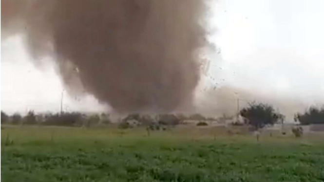 Tornado Pasir Besar Terjang Mekkah, Arab Saudi.