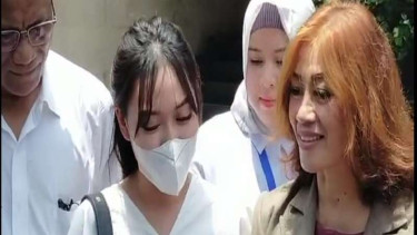 Mantan pacar Mario Dandy, Amanda (bermasker)