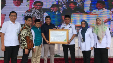 Bupati Tanah Bumbu terima penghargaan dari BPJS Ketenagakerjaan