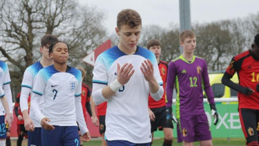 Bintang belia Manchester United, Amir Ibragimov saat membela Timnas Inggris.