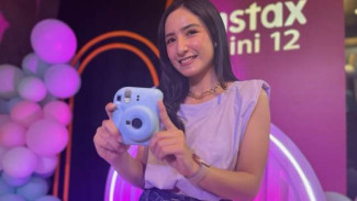 Cara Selebgram Angie Ayu Abadikan Momen Liburan dengan Cara Berbeda