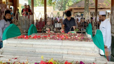 Ganjar Pranowo berziarah ke makam Sunan Gresik