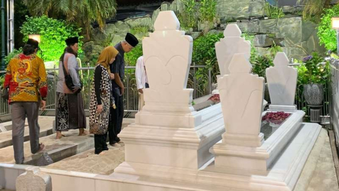 Ganjar Pranowo ziarah ke makam Sunan Ampel