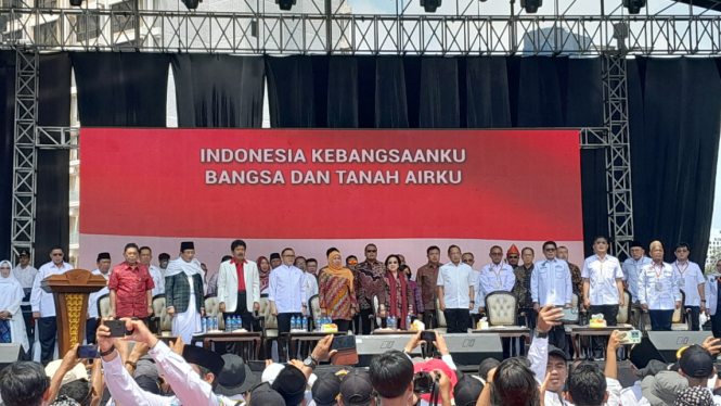 Presiden RI ke-5 Megawati Soekarnoputri dan sejumlah tokoh bangsa di GBK
