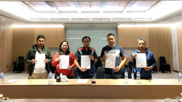 Pertemuan PM Masjid Syeikh Zayed Solo Adriansyah, pemilik warung dan mandor