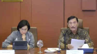 Menko Marives Luhut Binsar Pandjaitan dan Menkeu Sri Mulyani.