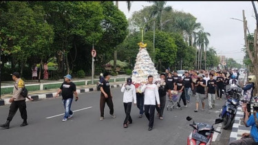Pedagang pasar tradisional Kota Bojonegoro, Jawa Timur gelar arakan Gunung Apem