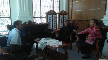 Ketua DPRD Edi Purwanto bersama pengurus IWOI Provinsi Jambi