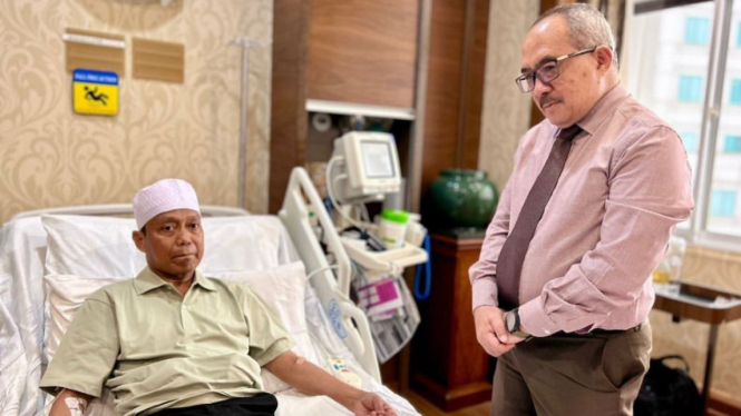 Ustadz Das'ad Latif dirawat di RS Singapura.