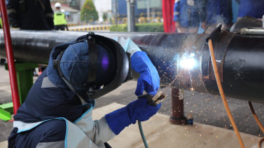 First Welding pipa gas bumi PGN ke FajarPaper.
