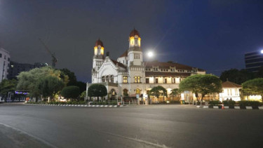 Suasana malam di Kota Semarang.