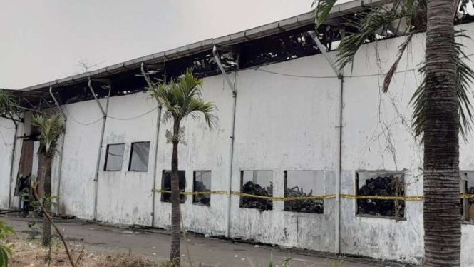 Gudang penyimpanan barang penjualan online di Tangerang terbakar.