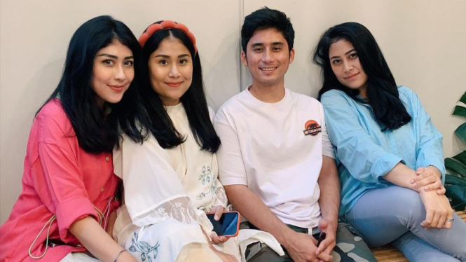 Alshad Ahmad Bersama Kakak-kakaknya