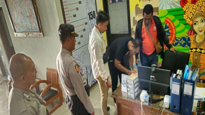 Dua WNA asal Polandia diamankan polisi karena mendirikan tenda saat Nyepi.