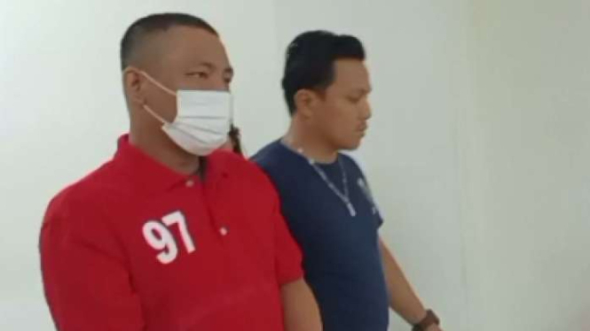  BI (Kanan), tersangka penusukan dan penggorokan leher PW di Jakpus.