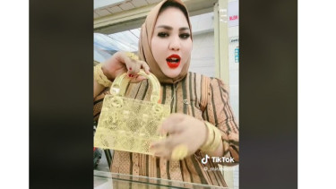 Ibu ibu pamer mas mahal di tiktok