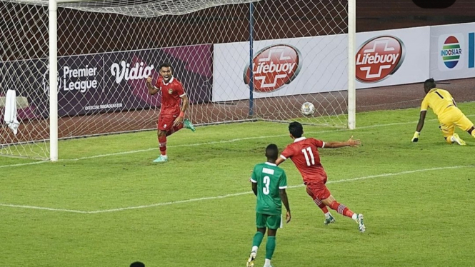 Pemain Timnas Indonesia Yakob Sayuri jebol gawang Burundi
