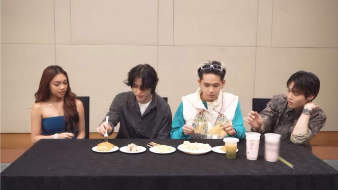 Naura Ayu Ajak Member TREASURE Makan Jajanan Indonesia