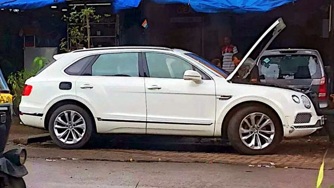 VIVA Otomotif: Mobil mewah Bentley Bentayga diperbaiki di bengkel umum