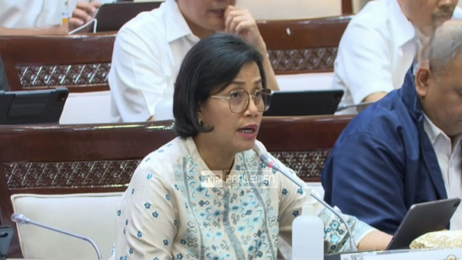 Menteri Keuangan Sri Mulyani rapat kerja bersama Komisi XI DPR RI
