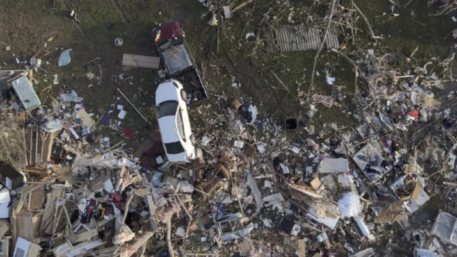 Tornado dan badai besar memporak porandakan Mississippi, Amerika Serikat.