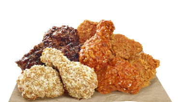 Ayam goreng dengan aneka rasa.