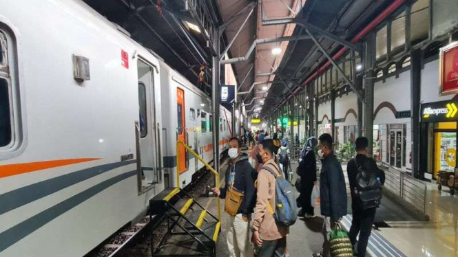Suasana Stasiun Tawang Semarang menjadi tujuan Mudik Gratis Pemprov Jateng.