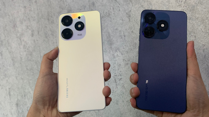 Spark 10 Pro NFC (kiri) Spark 10 NFC (kanan).