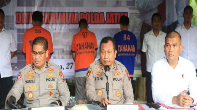 Kapolda Jatim Irjen Toni Harmanto merilis kasus bahan peledak mercon.