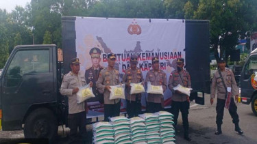 Pendistribusian bantuan beras sebanyak 50 ton dari Kapolri