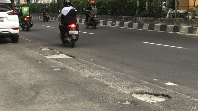 Salah Satu Titik Kerusakan Bekas Separator di Jalan Raya Margonda Kota Depok