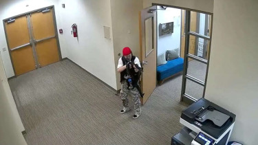 CCTV detik-detik penembakan massal sekolah di AS