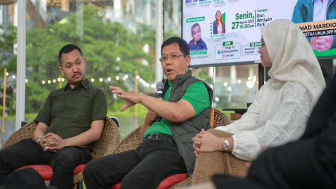 Plt Ketua Umum PPP Muhamad Mardiono (tengah)