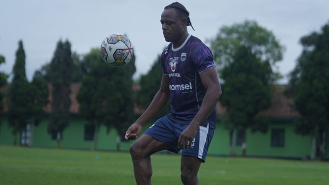 Bek Persib Bandung, Victor Igbonefo